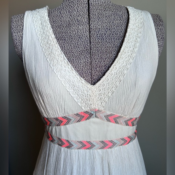 Flying Tomato boho lace embroidered Elegant White Maxi Dress with Pink Accents - Picture 12 of 12